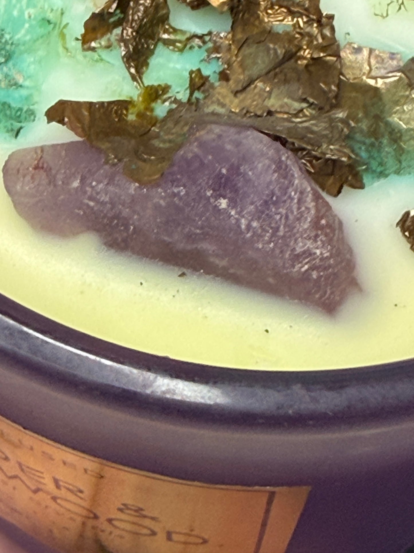 Crystal Infused Lavender & Sandalwood Soy Candle with Amethyst | 397g