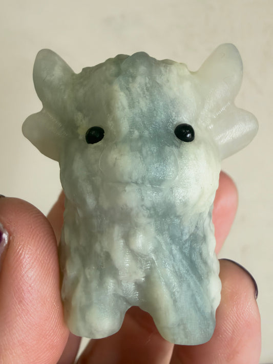 Blue & Cream Highland Cow Carving – 5–6 cm