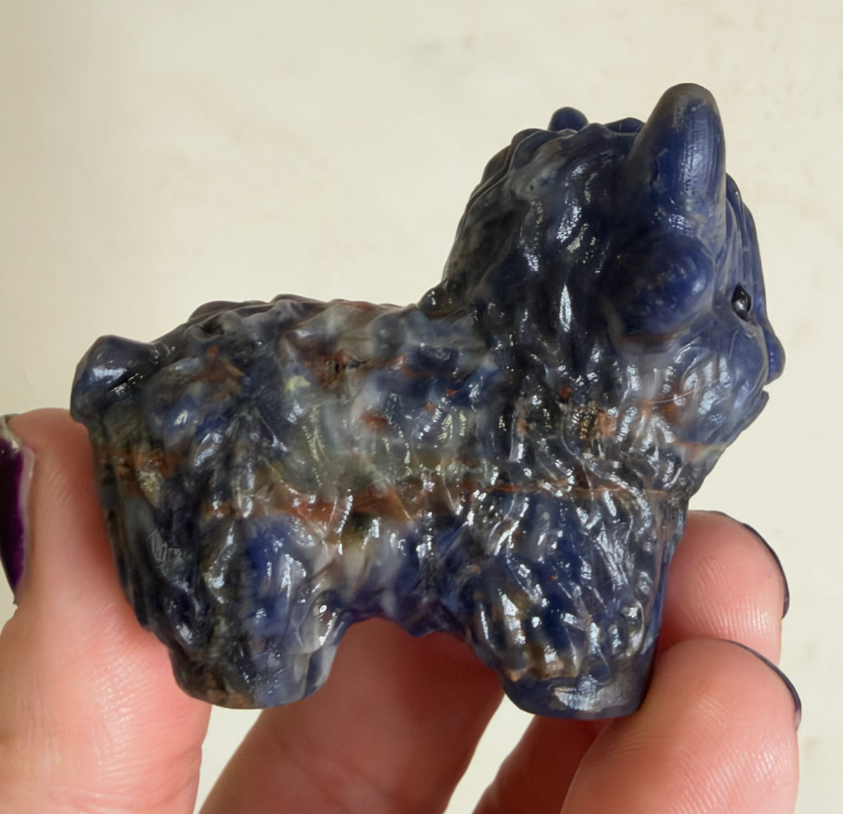 Highland Cow Sodalite Carving – 5–6 cm
