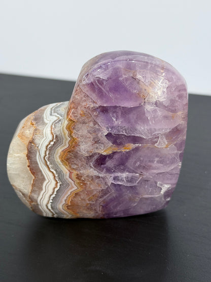 💜 Amethyst with Agate Banding Free-Standing Stone – 8 × 6.7 cm | 190 g A
