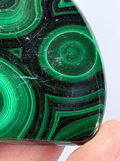 Malachite Freeform With Stand – 5.7cm (B)