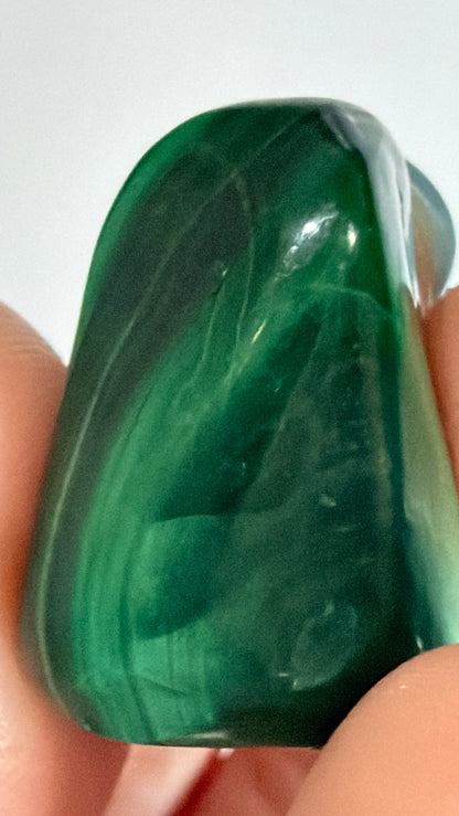 Malachite Tumble Stone – Soft Banded G -