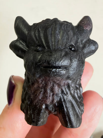 Highland Cow Garnet Carving – 5–6 cm