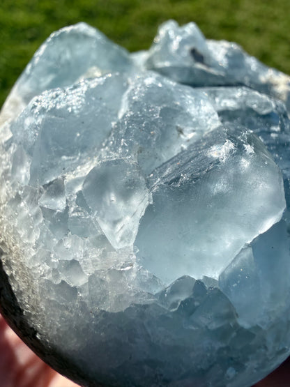 Celestite Druzy Sphere – 435 g | 6.1 cm