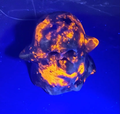 UV Reactive Ghost Carving – Yooperlite 3cm