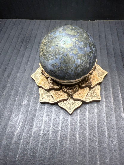 Lotus wooden sphere Holder
