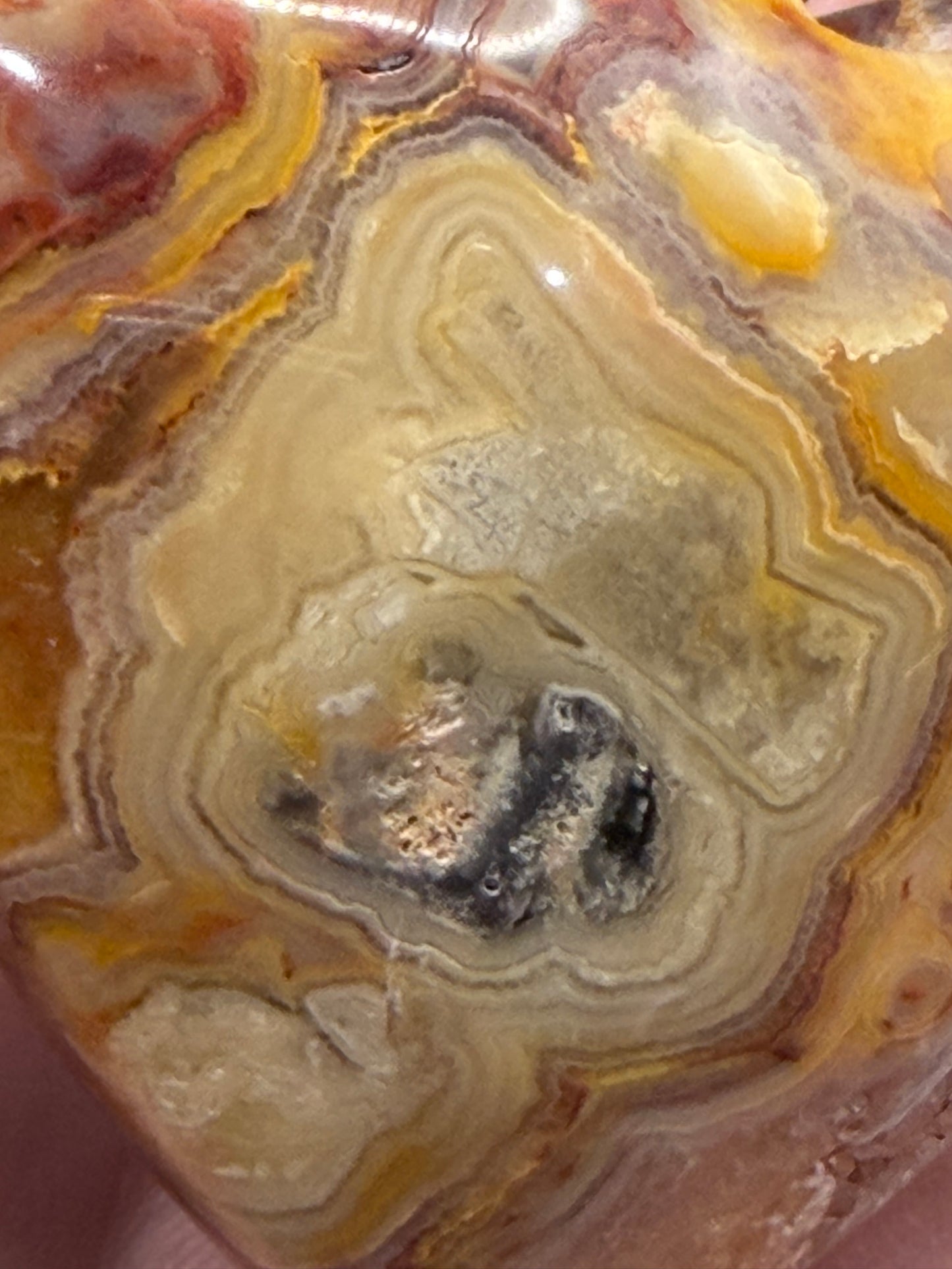 Crazy Lace Agate Heart – 87g | 5.1 x 5cm