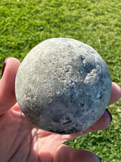 Celestite Druzy Sphere – 435 g | 6.1 cm
