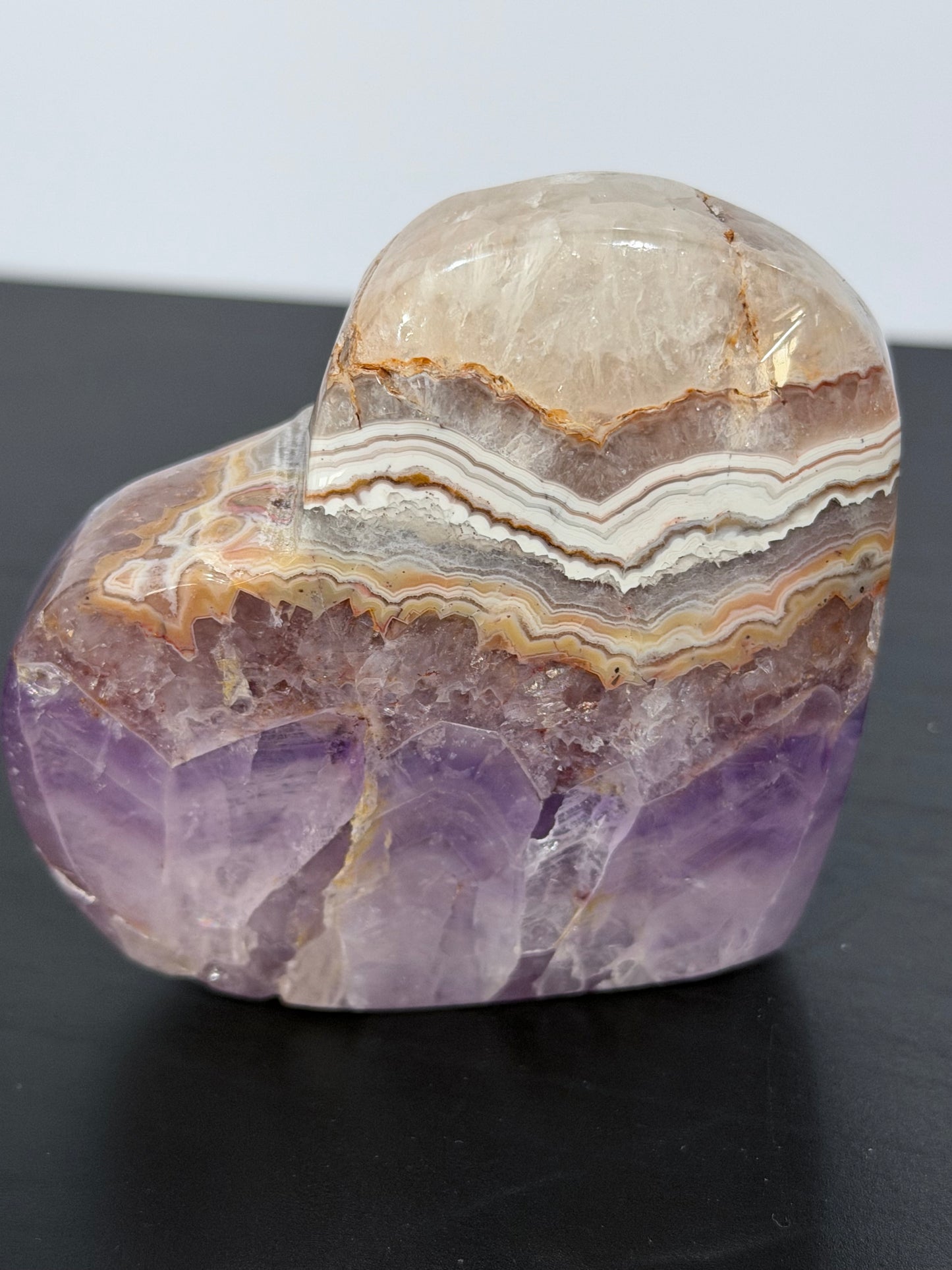💜 Amethyst with Agate Banding Free-Standing Stone – 8 × 6.7 cm | 190 g A