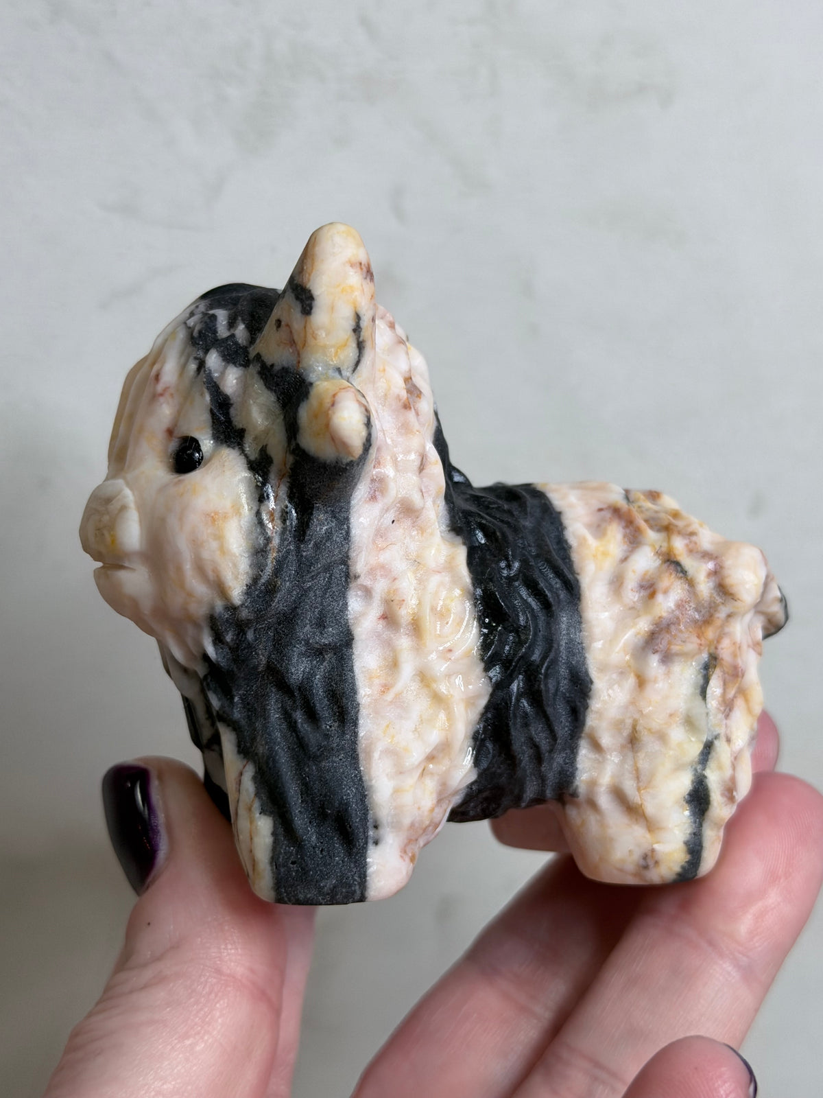 Zebra Stone Highland Cow Carving – 8 cm