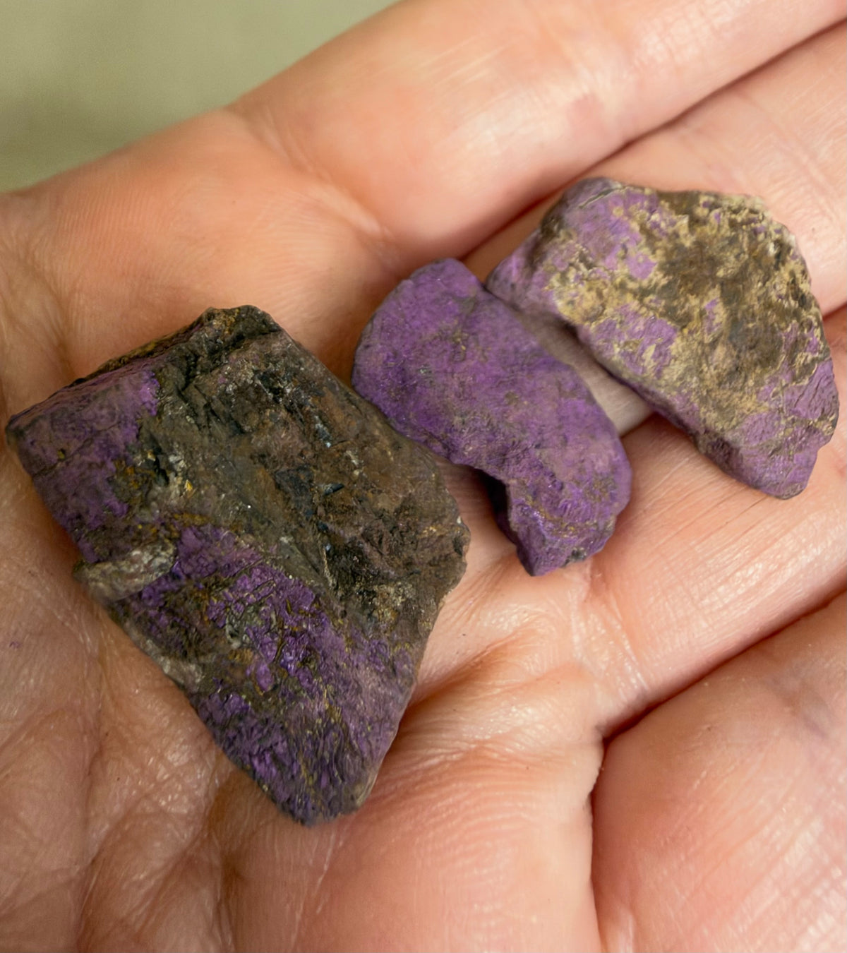 Raw Purpurite Pieces – 20g Pack | Intuitively Chosen