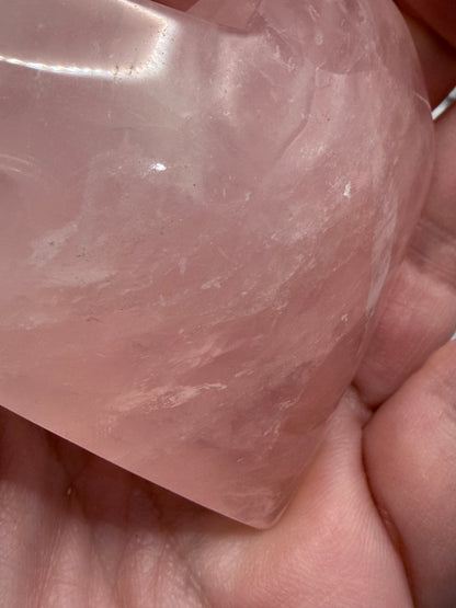 Rose Quartz Heart – Self Love & Calm (98g | 6.2 × 5.7cm)