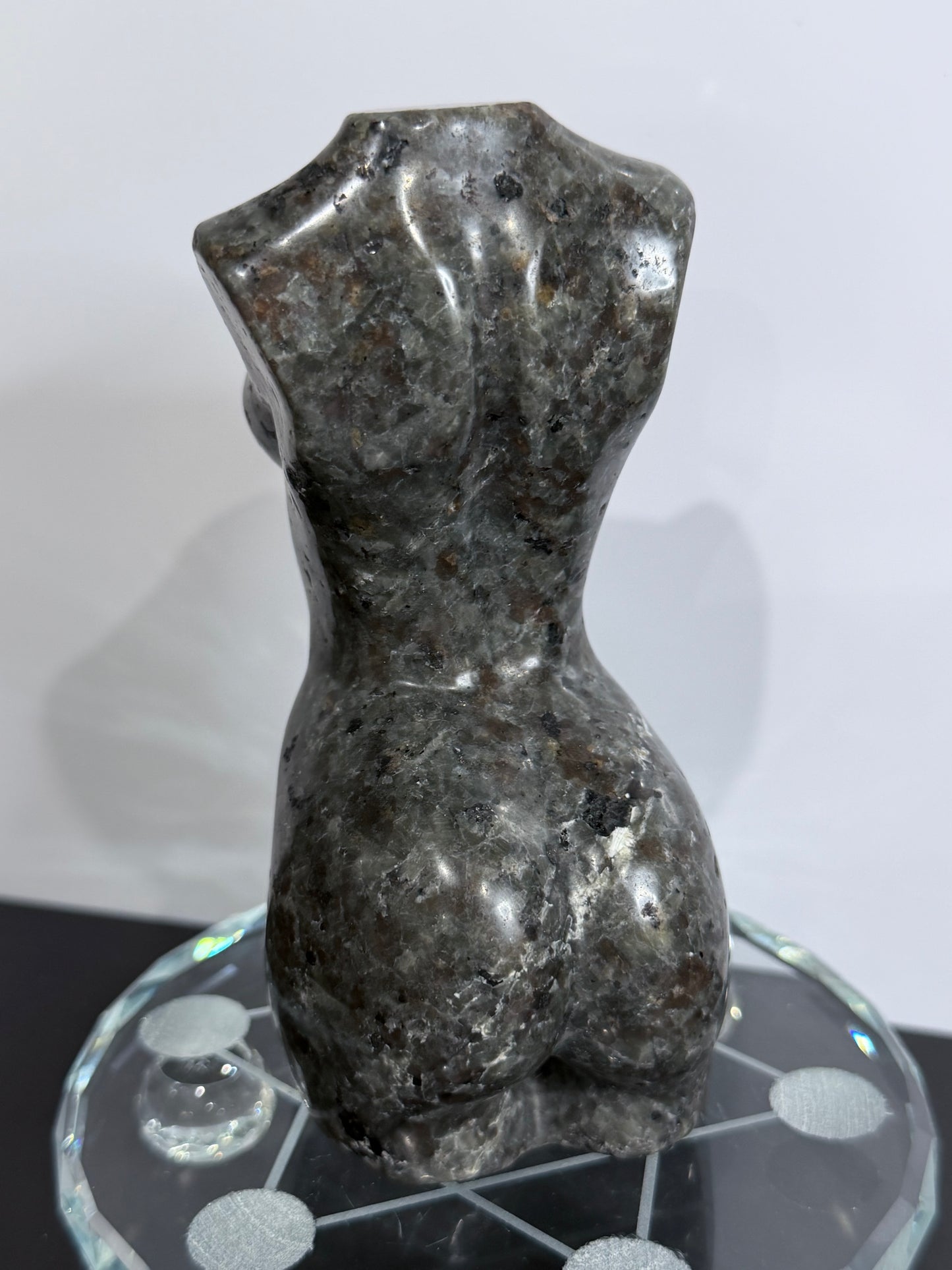 Yooperlite Goddess Torso – UV Reactive - 562g 12cm