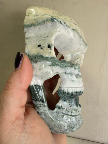 Serpentine Skull Mask Carving with Stand – Green & Cream – 14.5 cm