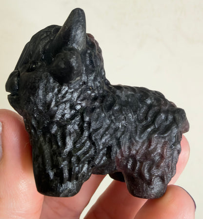 Highland Cow Garnet Carving – 5–6 cm