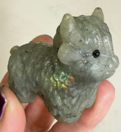 Highland Cow Labradorite Carving – 5–6 cm
