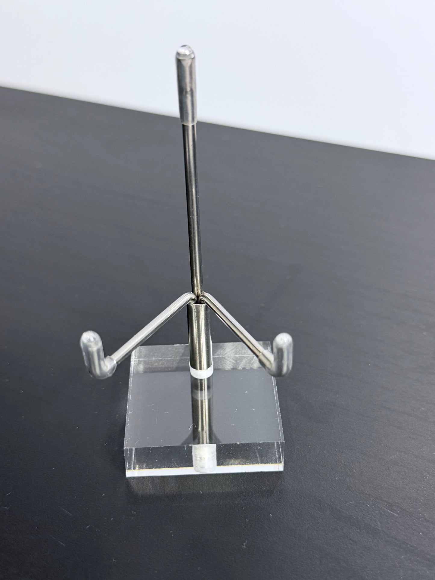 4 cm Adjustable Acrylic Display Stand