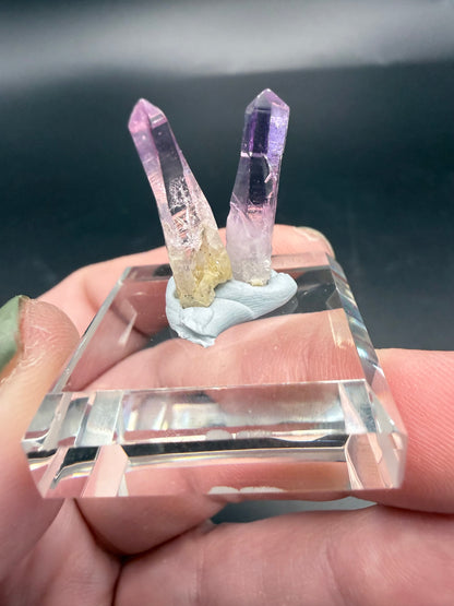 Vera Cruz Amethyst points on Glass Display