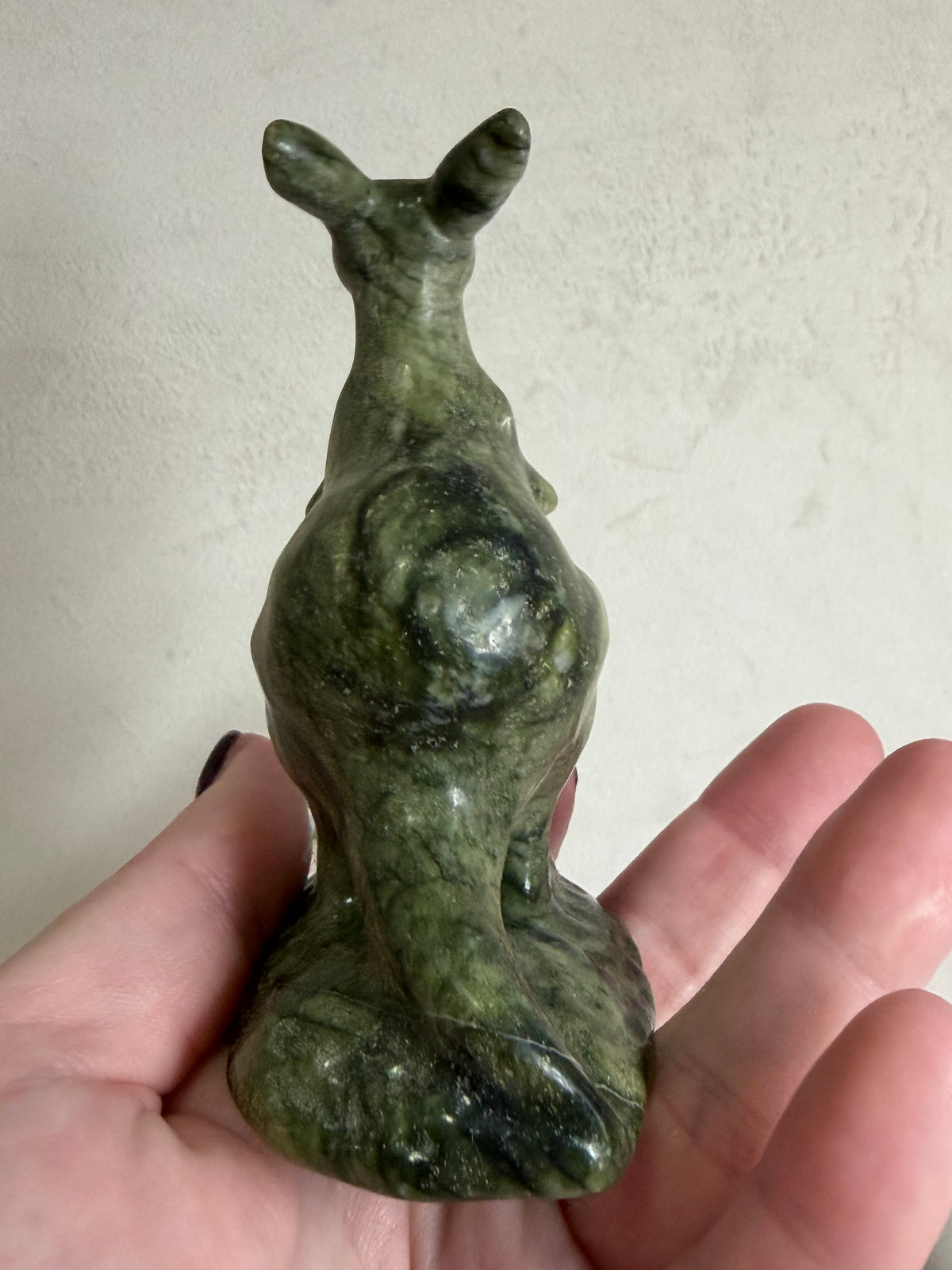 Green Serpentine Kangaroo Crystal Carving – 10cm