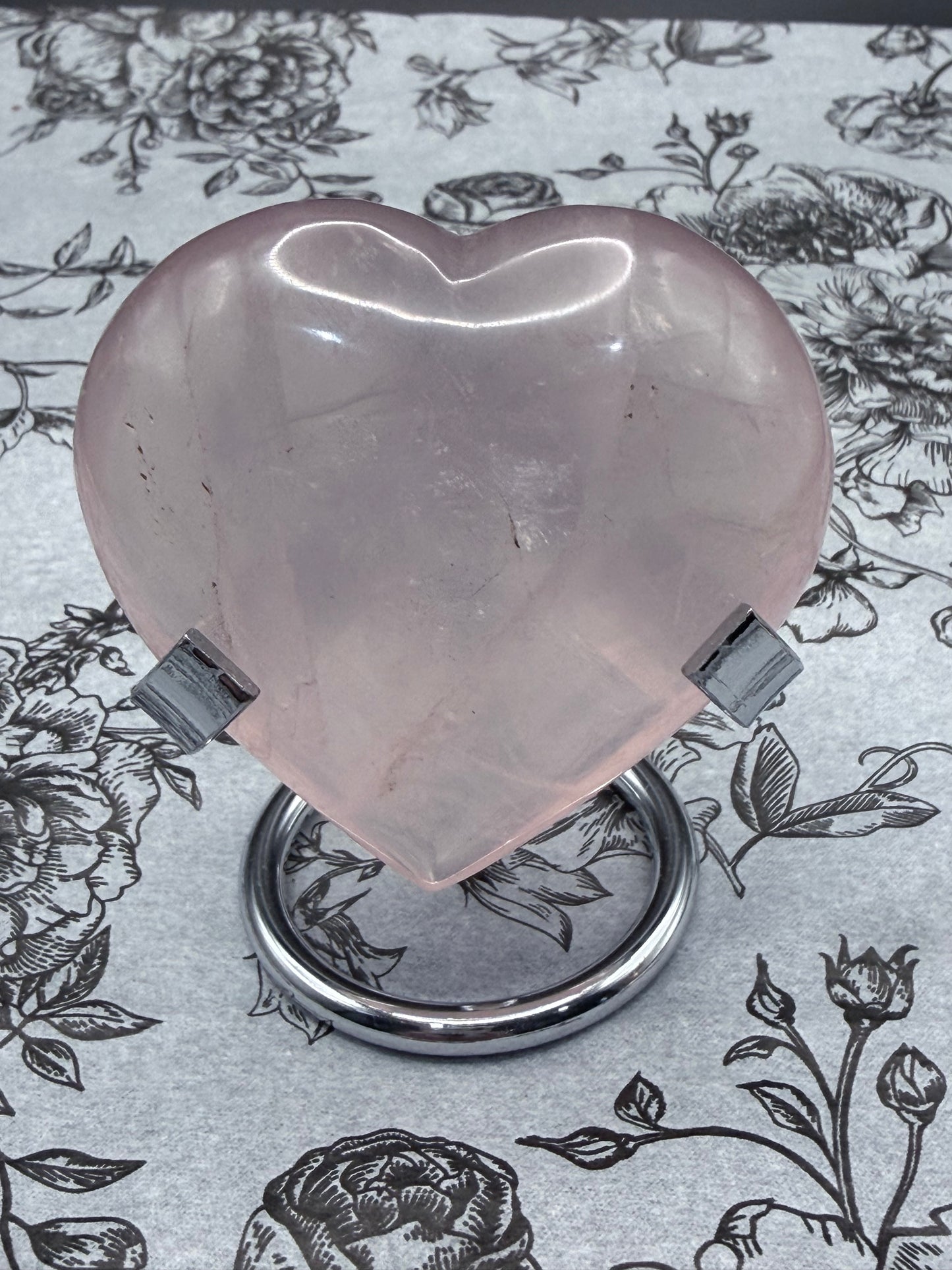 Rose Quartz Heart with Silver Stand – Love & Calm (156g | 6.7 × 6.3cm)