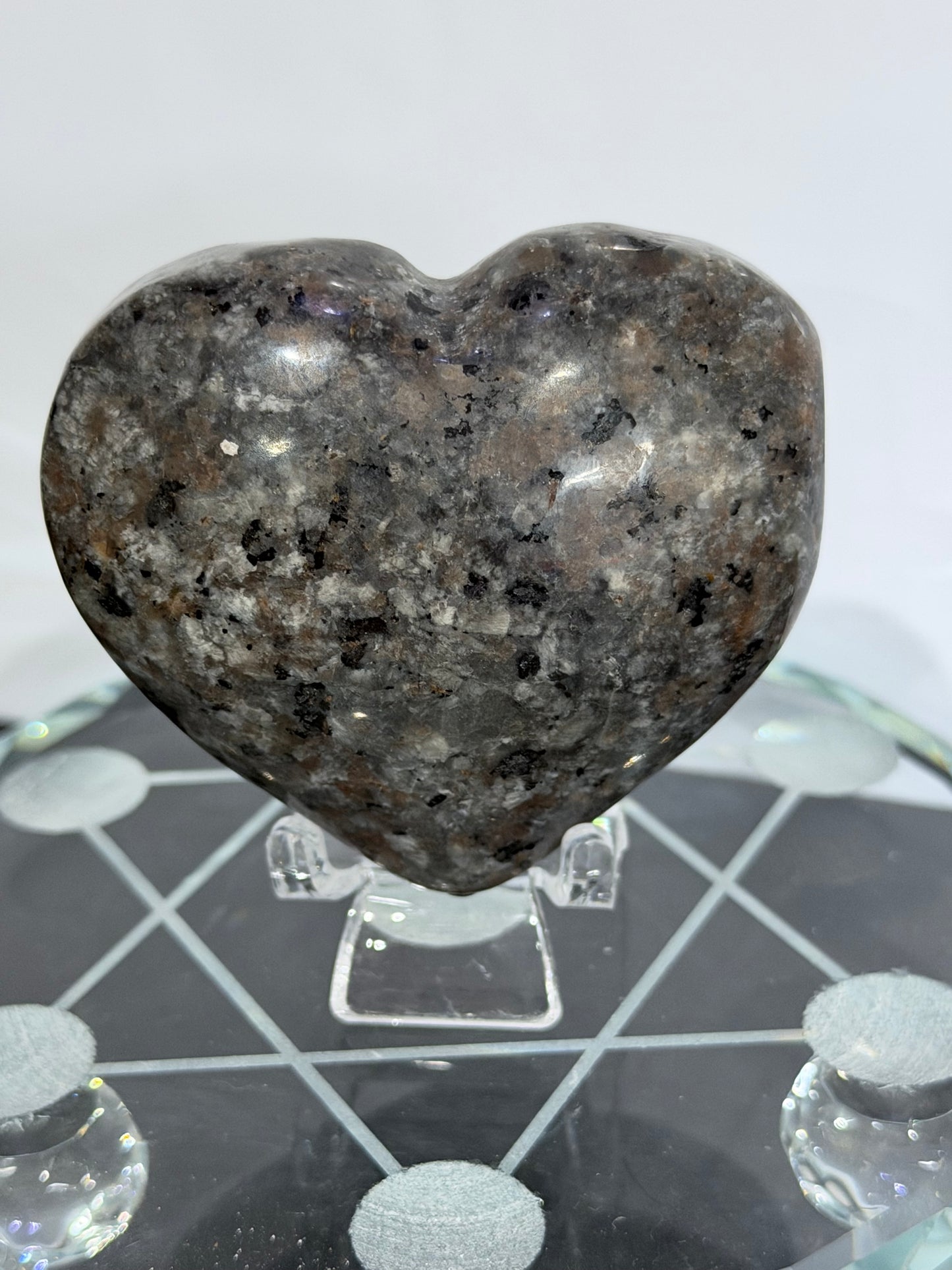 Yooperlite UV Reactive Heart – 160g - 6.4cm