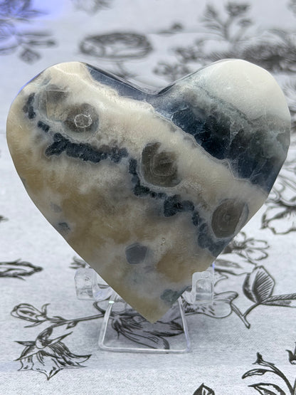 Fluorite in Matrix Heart – UV Reactive 
100g | 6 x 5.6cm