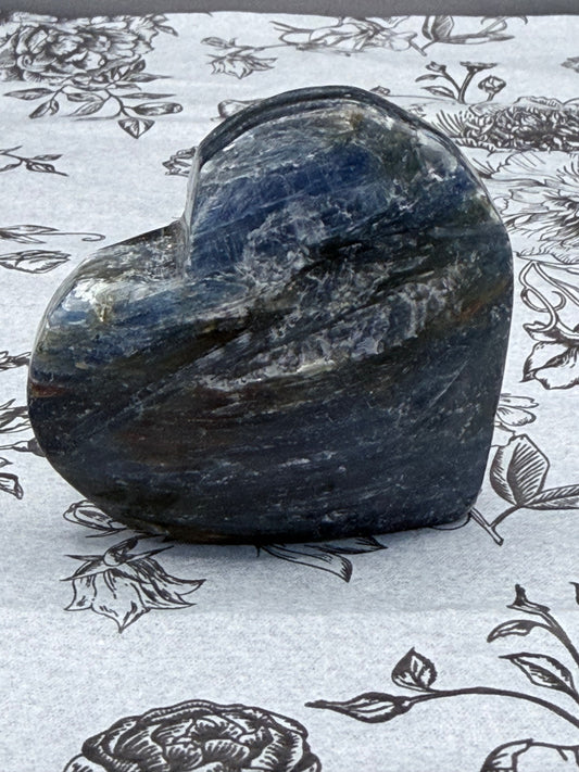 Kyanite Heart (Self-Standing)– 6.5 x 5.6cm | 131g