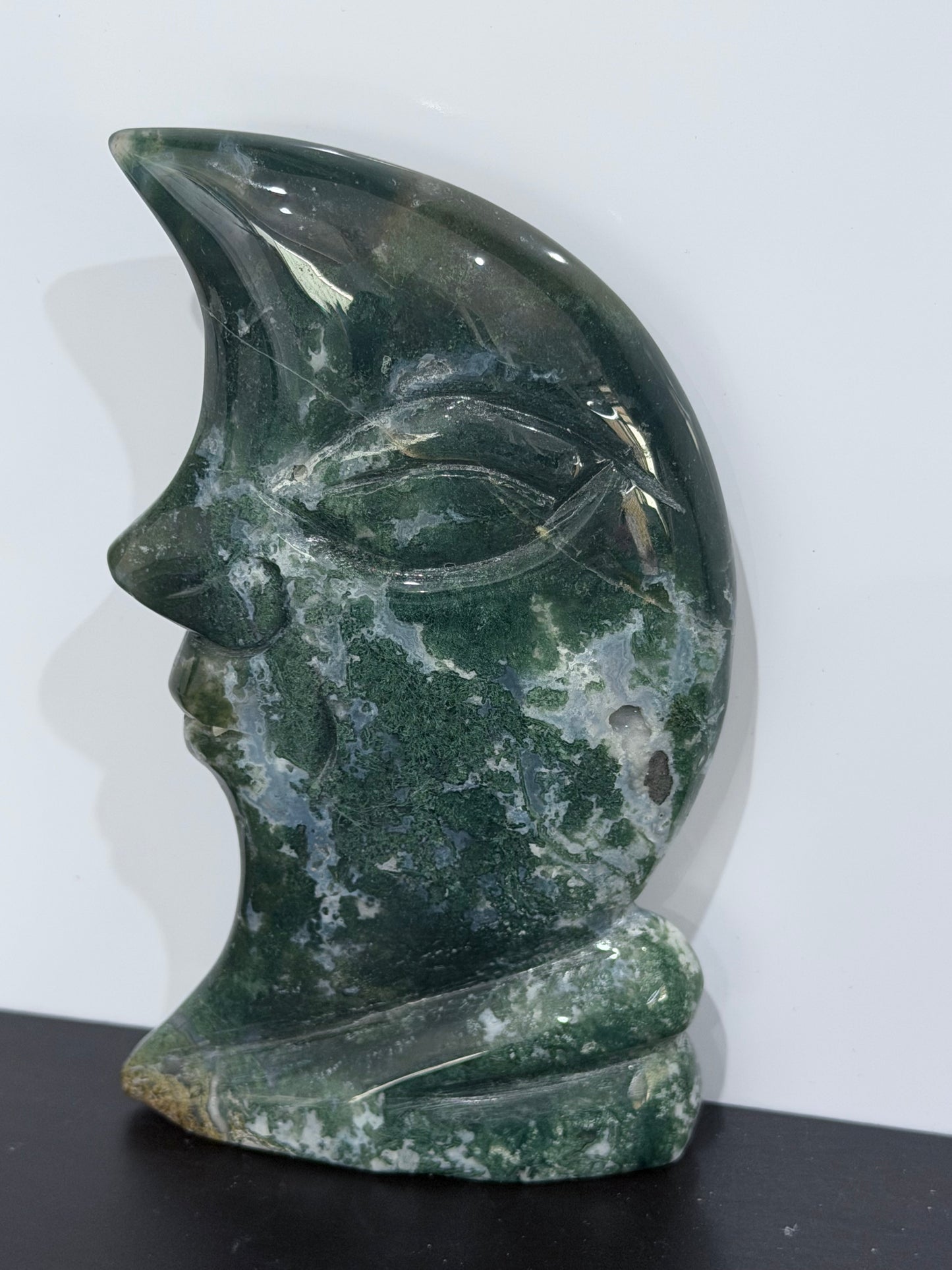 Moss Agate Moon Face Carving – 12.2cm