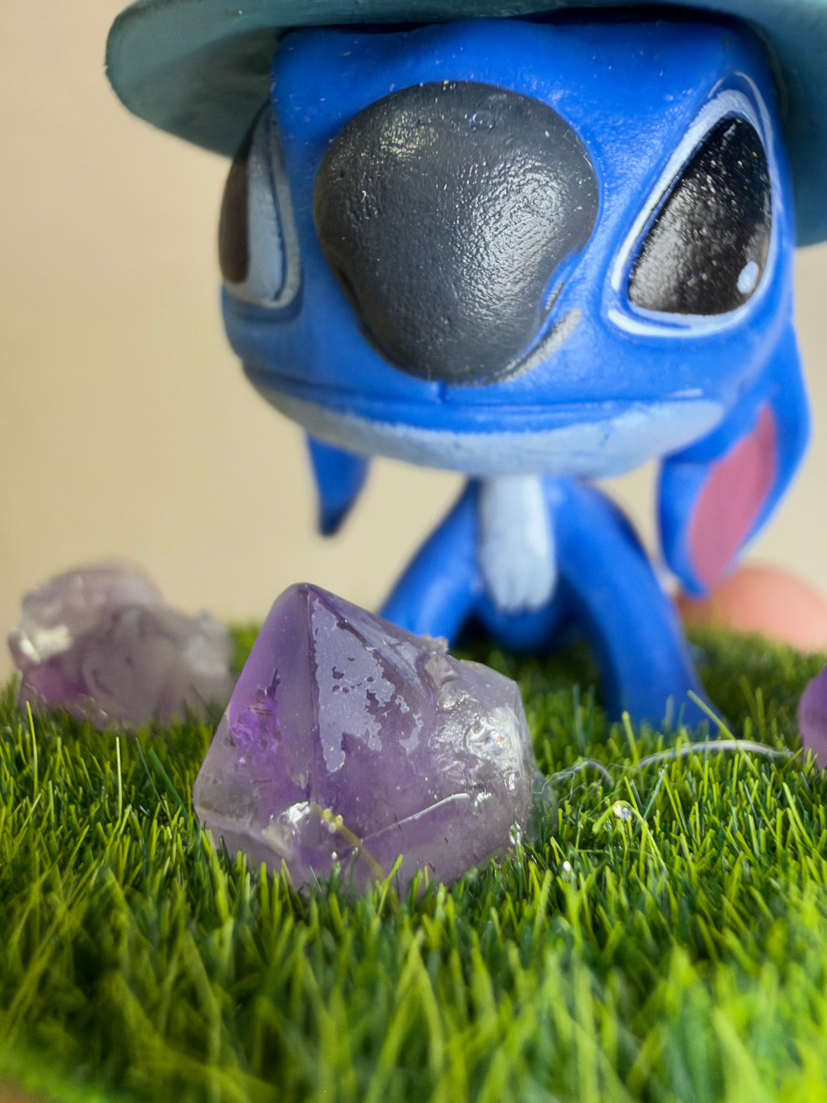 Bucket Hat Stitch Amethyst Mini Crystal Garden – 4cm