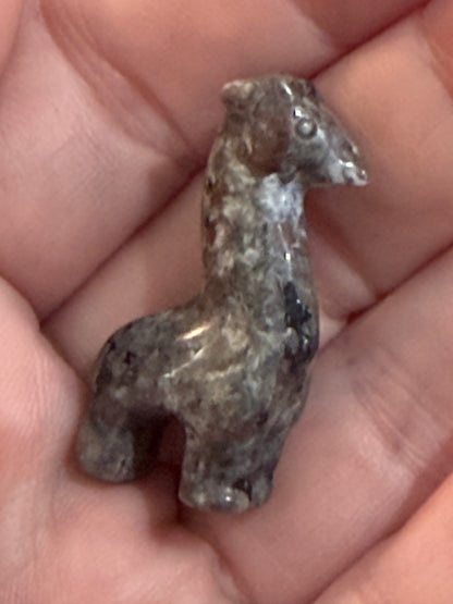 Mini Giraffe Crystal Carvings – 3cm