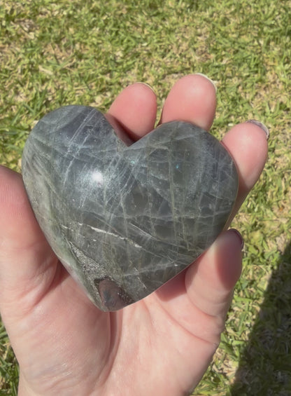 Labradorite High Flash Heart Carving – 187g (7.1 x 6.5cm)