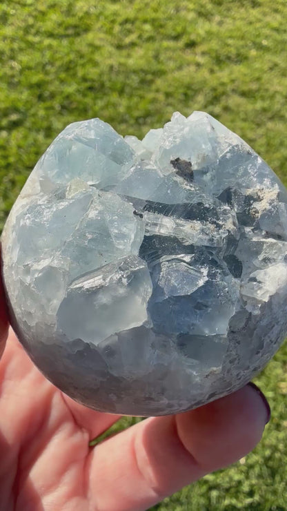 Celestite Druzy Sphere – 435 g | 6.1 cm