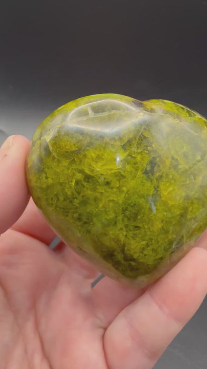 Green Opal Heart 165g (7 x 6.3cm)